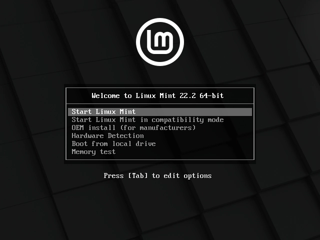 Меню загрузчика Linux Mint 22.2 с опцией запуска Live-системы.