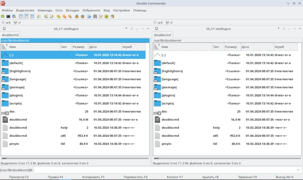 Интерфейс файлового менеджера Double Commander в Linux с двумя активными панелями и открытой панелью инструментов