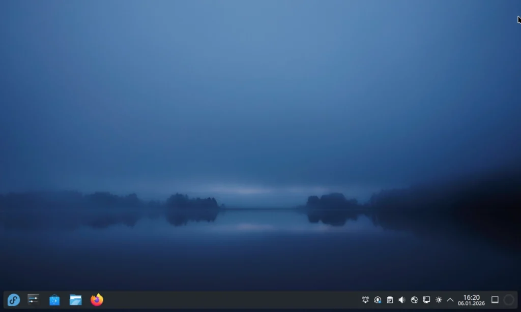 Чистый рабочий стол KDE Plasma 6.4.6 с панелью задач и виджетом